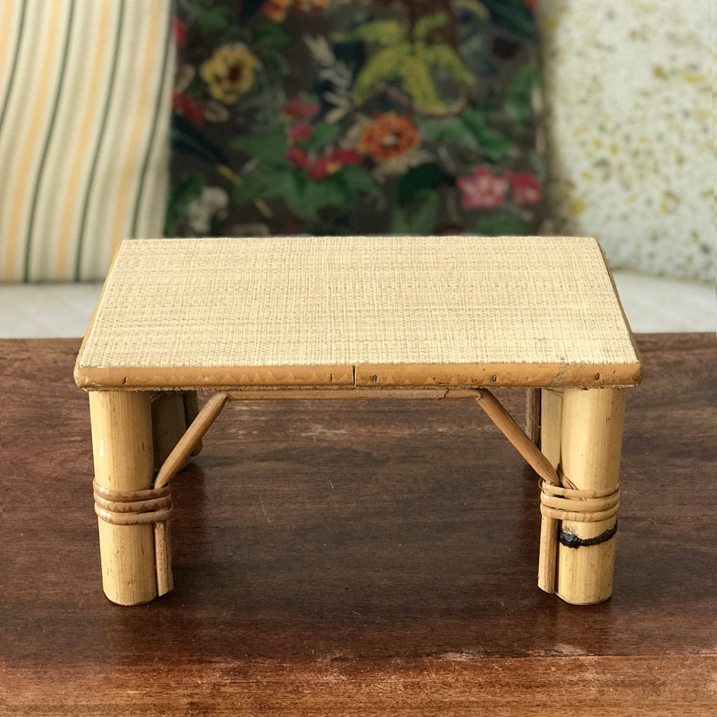 Porte-plante en bambou dessus revêtement imitation osier années 60/70 par Hello Broc brocante en ligne