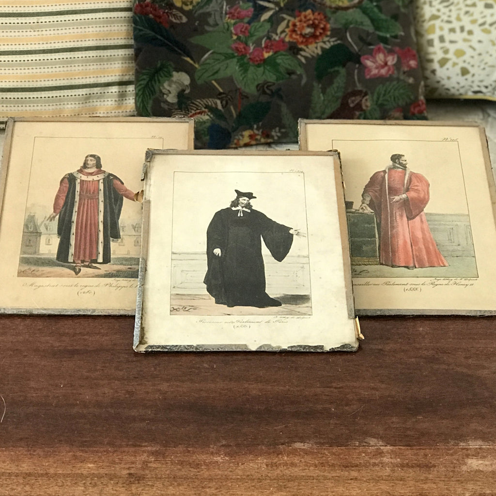 Lot de 3 impressions tirées de lithographies de François-Séraphin Delpech : magistrat en 1280, conseiller au Parlement (1555) et procureur au Parlement de Paris (1550) par Hello Broc brocante en ligne