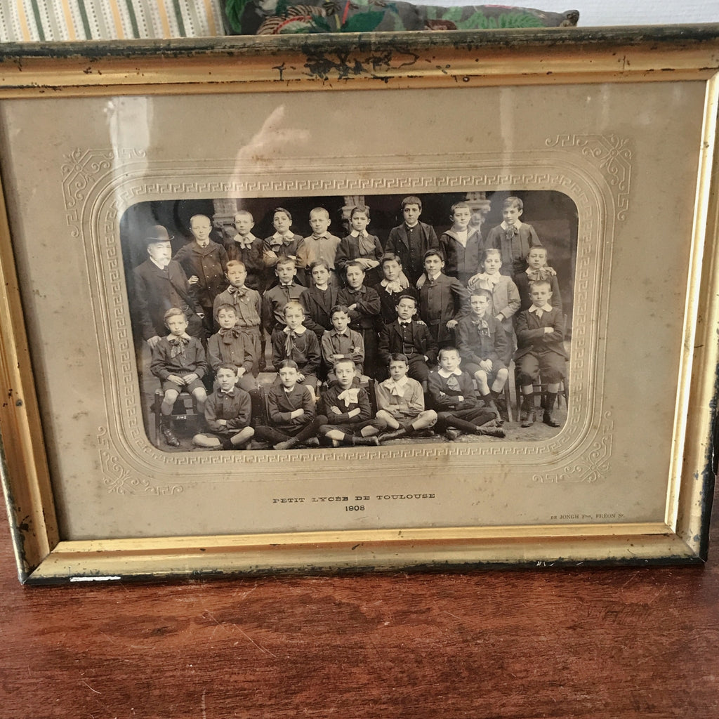 Photo de classe ancienne du Petit Lycée de Toulouse 1908 dans son cadre d'origine par Hello Broc brocante en ligne