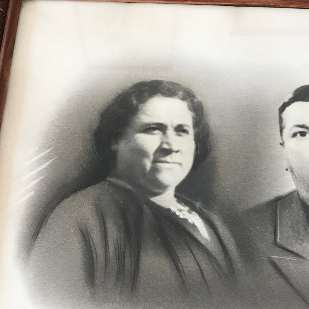 Grande photographie encadrée couple vieillissant cadre en bois ciselé Circa 1920 47 x 36,5 cm par Hello Broc brocante en ligne