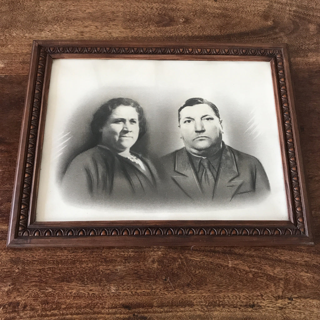Grande photographie encadrée couple vieillissant cadre en bois ciselé Circa 1920 47 x 36,5 cm par Hello Broc brocante en ligne