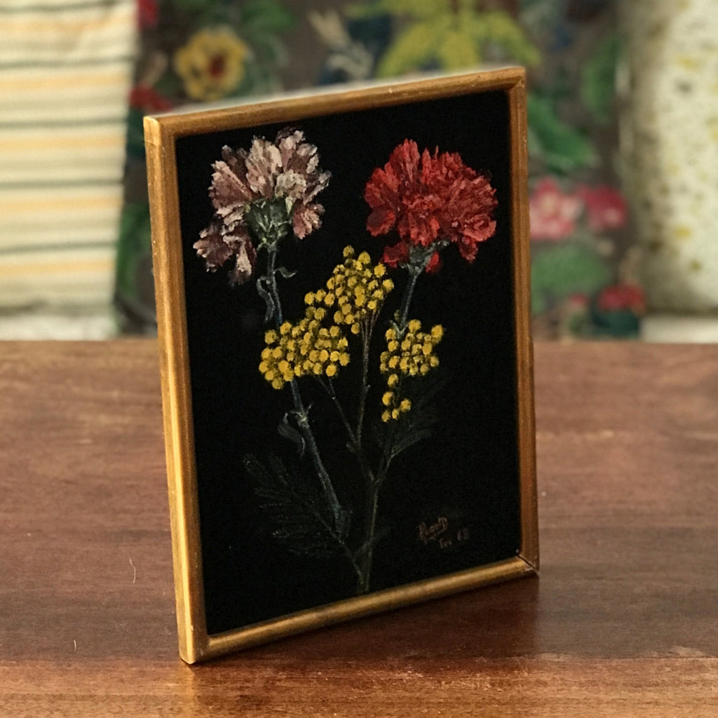 Peinture bouquet de fleurs multicolore sur velours noir encadrement bois doré 1968 23 x 17 cm par Hello Broc brocante en ligne