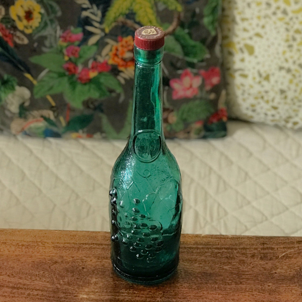 Bouteille décorative vintage bleue au long col en verre moulé par Hello Broc brocante en ligne
