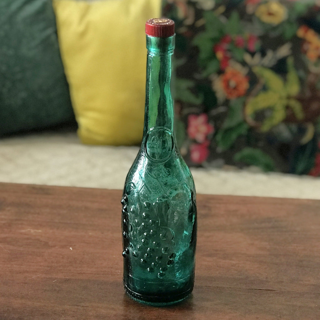 Bouteille décorative vintage bleue au long col en verre moulé par Hello Broc brocante en ligne