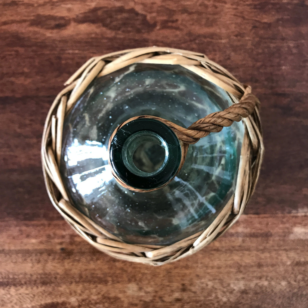 Dame-jeanne en verre de 2 L dans son écrin en osier en croisillons par Hello Broc brocante en ligne