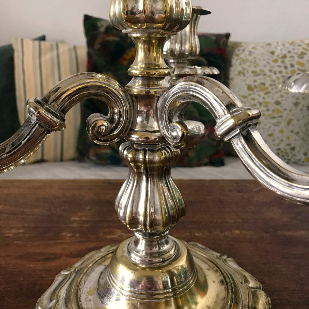 Paire de bougeoirs à 4 feux et 3 branches en métal argenté par Hello Broc brocante en ligne
