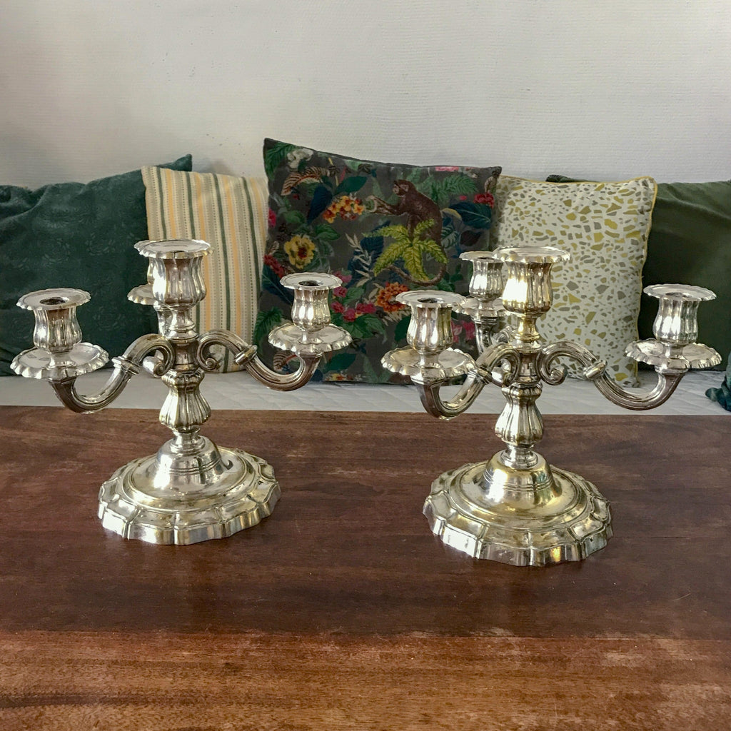 Paire de bougeoirs à 4 feux et 3 branches en métal argenté par Hello Broc brocante en ligne
