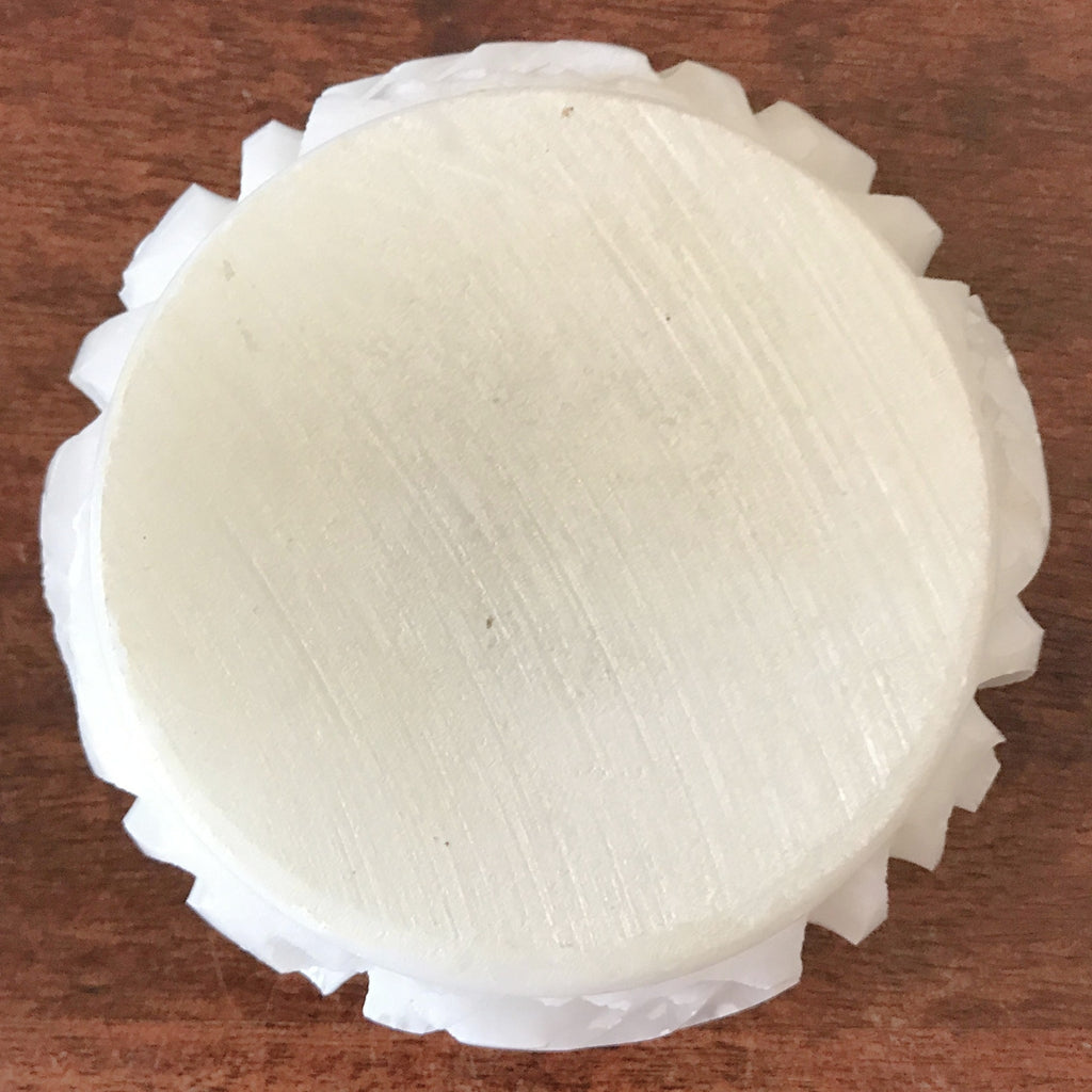 Cendrier rond blanc en albâtre roses sculptées par Hello Broc brocante en ligne