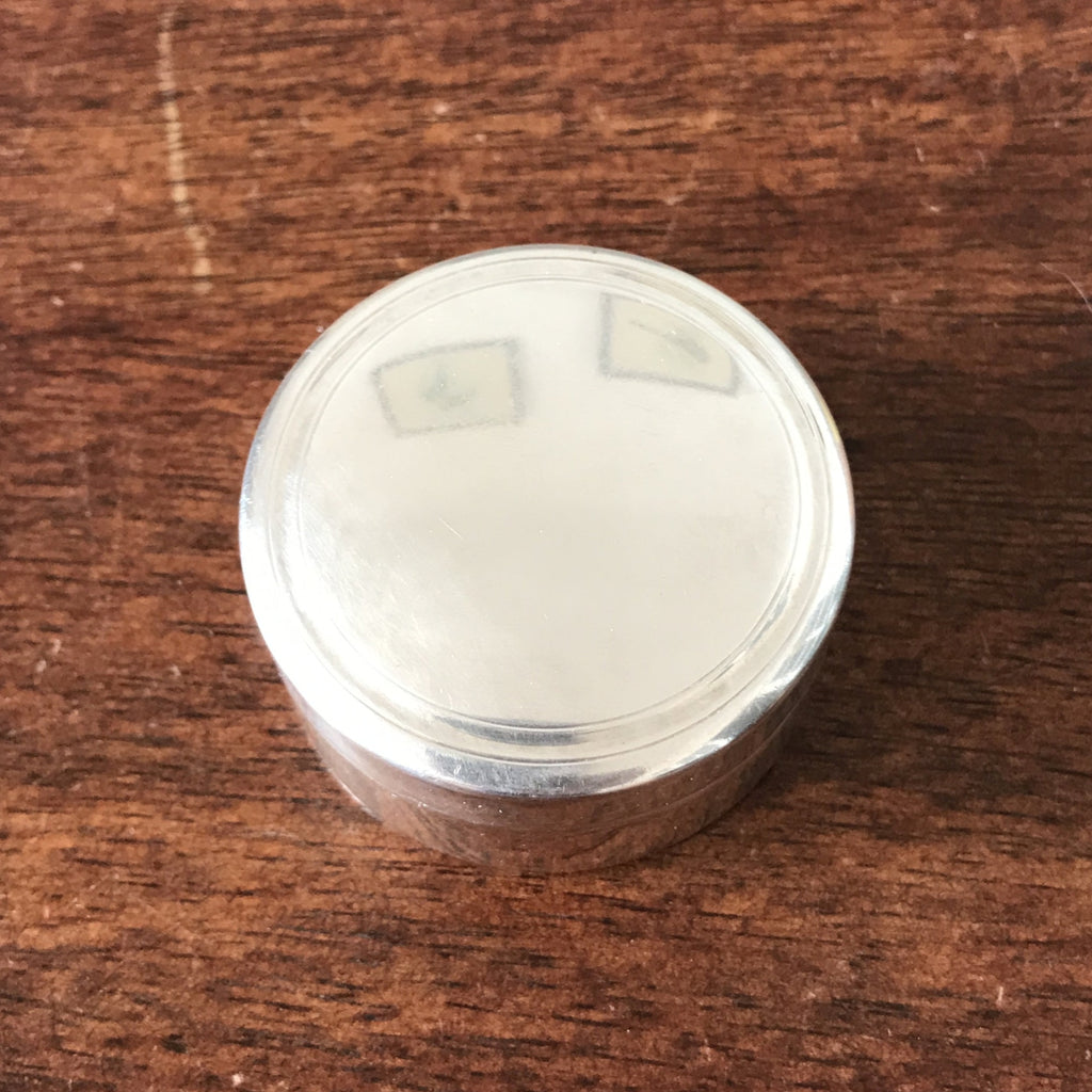 Petite boîte ronde ou pilulier en métal argenté de l'orfèvre Plasait Paris France par Hello Broc brocante en ligne