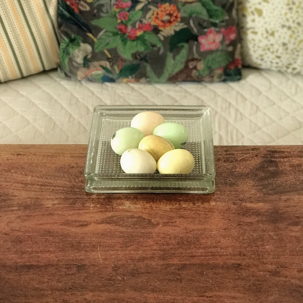 Ensemble de 6 œufs en albâtre couleurs pastel par Hello Broc brocante en ligne