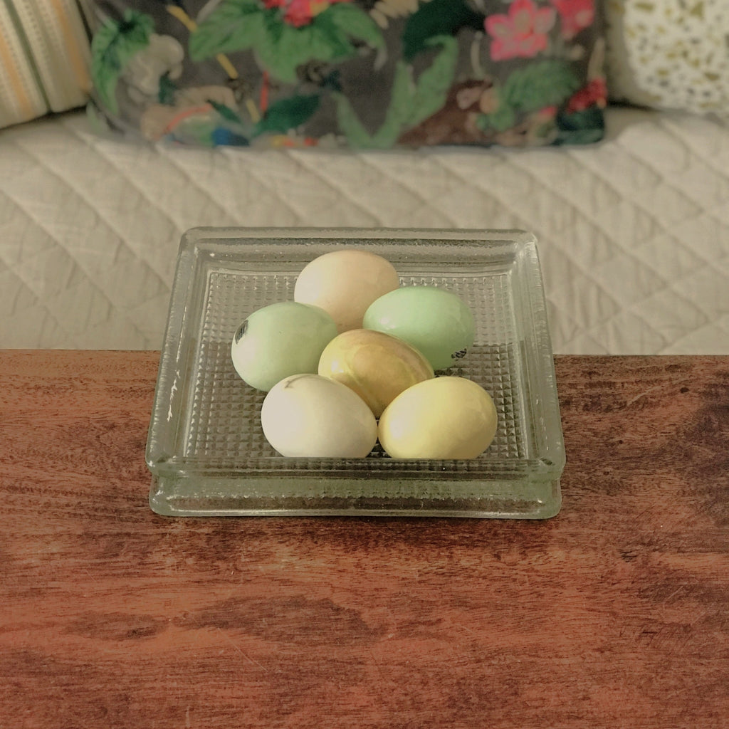 Ensemble de 6 œufs en albâtre couleurs pastel par Hello Broc brocante en ligne