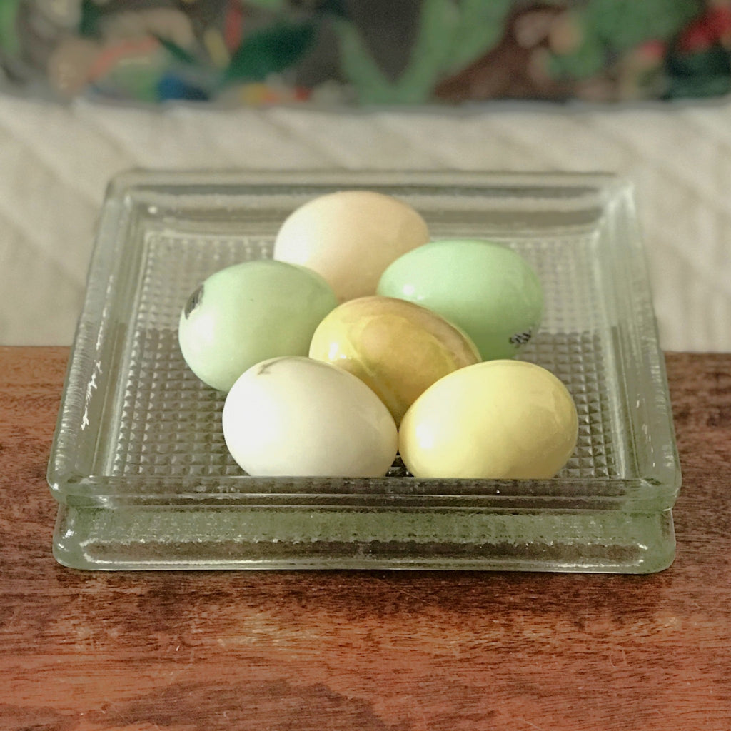 Ensemble de 6 œufs en albâtre couleurs pastel par Hello Broc brocante en ligne