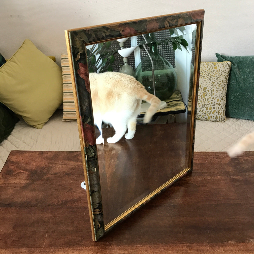 Miroir biseauté contour bois peint frise fleurs multicolores 55 x 45 cm par Hello Broc brocante en ligne