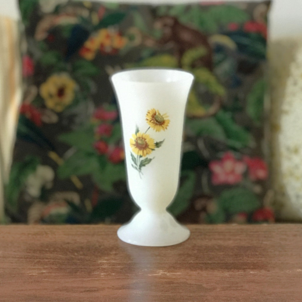 Vase en opaline blanche décor imprimé Tournesols par Hello Broc brocante en ligne
