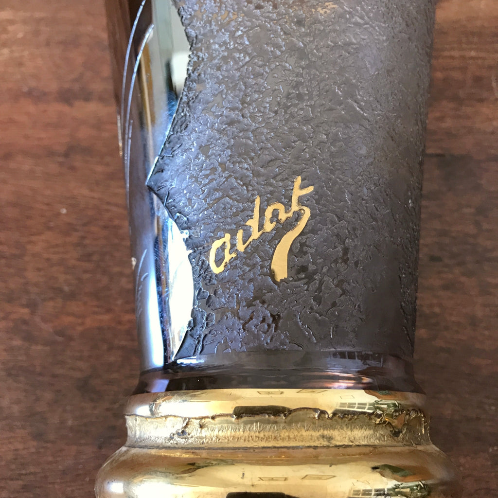 Vase Art Déco signé Adat en verre givré dégagé à l'acide décor or et argent hauteur 20 cm par Hello Broc brocante en ligne