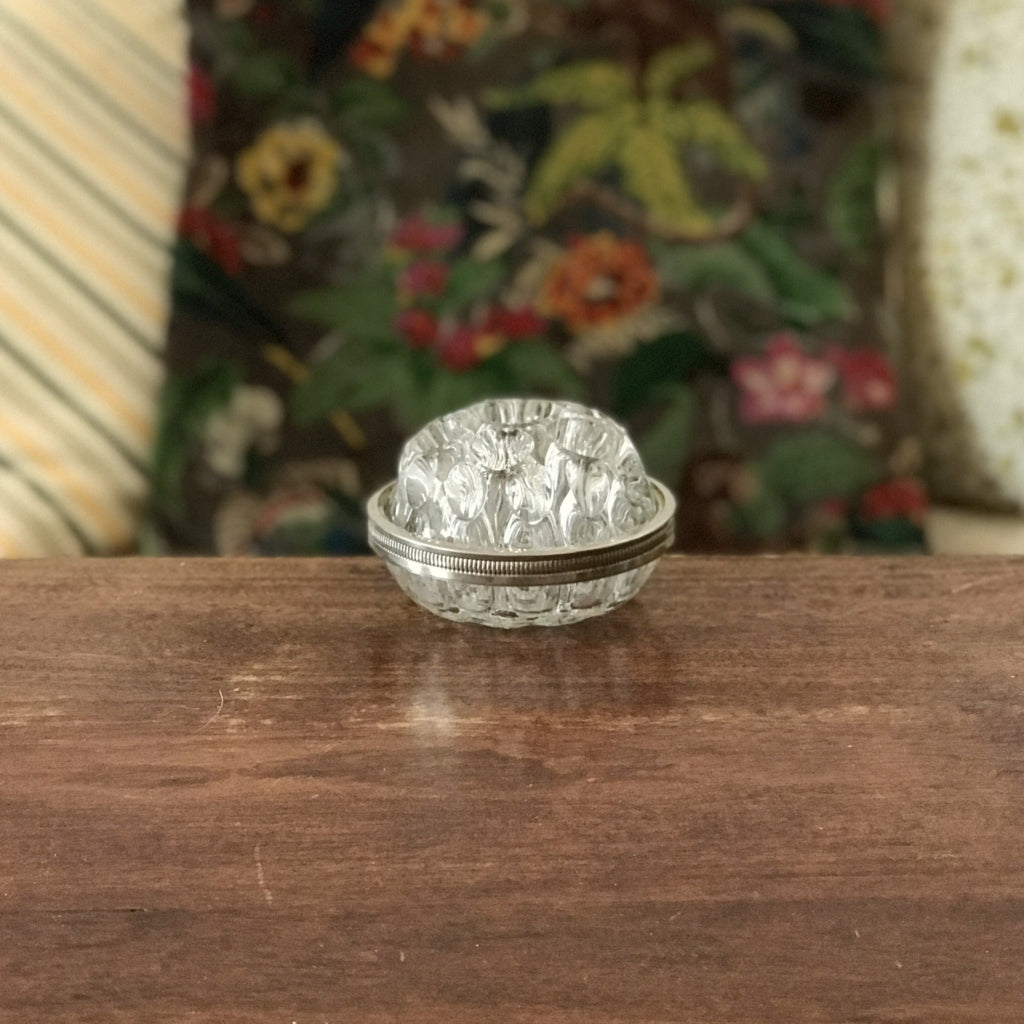 Pique-fleur rond en verre moulé transparent 19 trous cerclage métal argenté en verre de Reims France n°4 par Hello Broc brocante en ligne