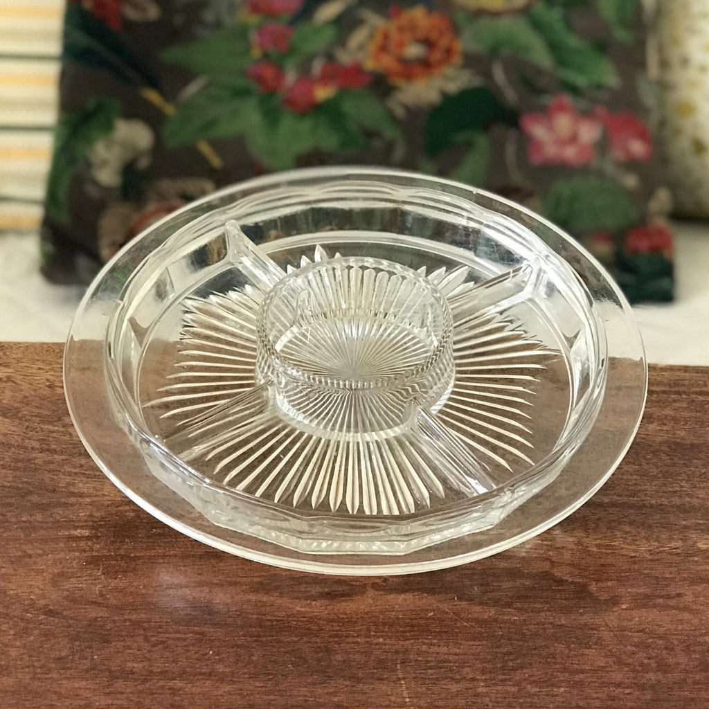Serviteur rond compartimenté en verre moulé par Hello Broc brocante en ligne