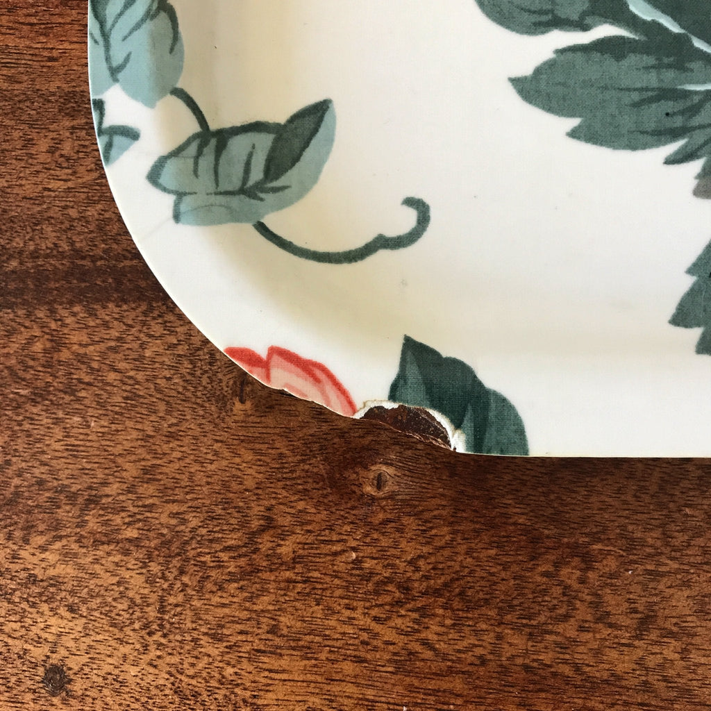 Plateau rectangulaire en fibre de verre aux motifs de grosses fleurs multicolores par Hello Broc brocante en ligne