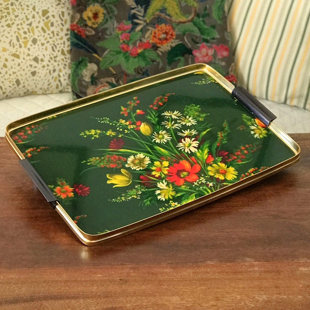 Grand plateau vintage rectangulaire avec poignées années 50 décor bouquets de fleurs multicolores sur fond vert sapin par Hello Broc brocante en ligne