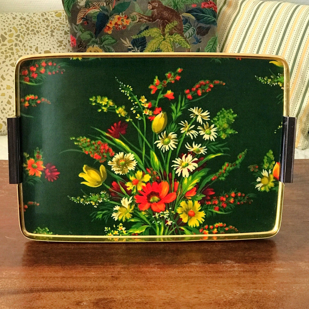 Grand plateau vintage rectangulaire avec poignées années 50 décor bouquets de fleurs multicolores sur fond vert sapin par Hello Broc brocante en ligne