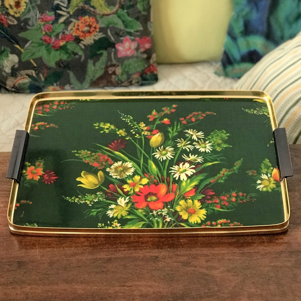 Grand plateau vintage rectangulaire avec poignées années 50 décor bouquets de fleurs multicolores sur fond vert sapin par Hello Broc brocante en ligne