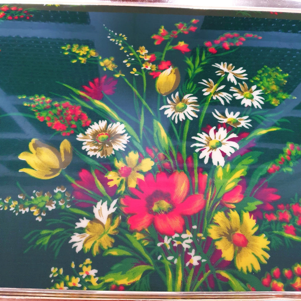 Grand plateau vintage rectangulaire avec poignées années 50 décor bouquets de fleurs multicolores sur fond vert sapin par Hello Broc brocante en ligne