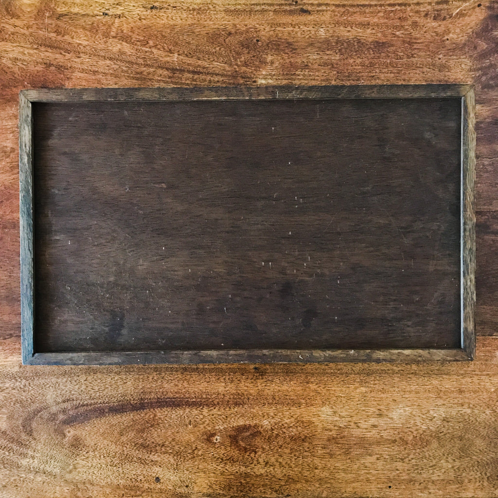Plateau rectangulaire vintage en bois années 70 / 80 dimensions 48 x 29 cm par Hello Broc brocante en ligne