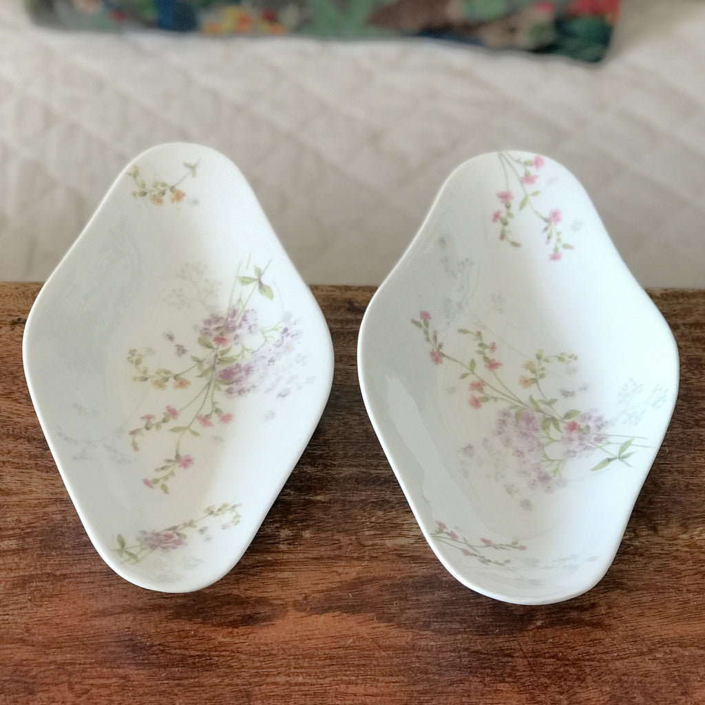Lot de 2 raviers vintage décor fleuri en porcelaine de Limoges Guérin & Co par Hello Broc brocante en ligne