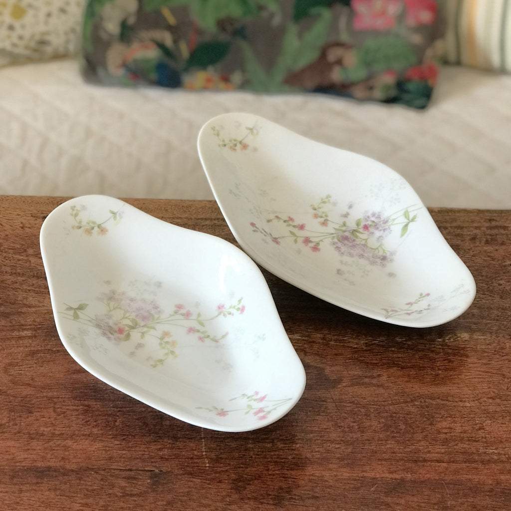 Lot de 2 raviers vintage décor fleuri en porcelaine de Limoges Guérin & Co par Hello Broc brocante en ligne
