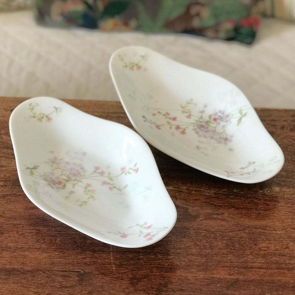 Lot de 2 raviers vintage décor fleuri en porcelaine de Limoges Guérin & Co par Hello Broc brocante en ligne