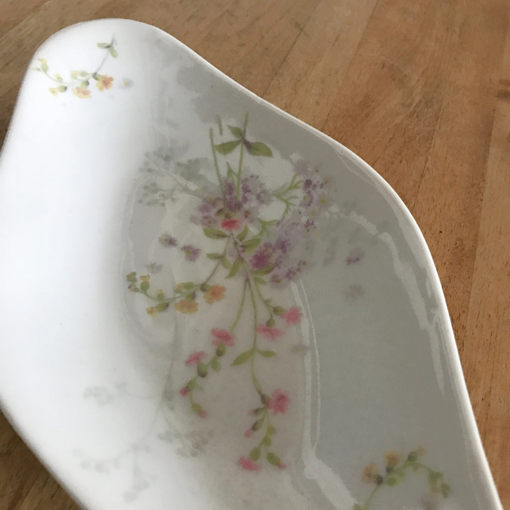 Lot de 2 raviers vintage décor fleuri en porcelaine de Limoges Guérin & Co par Hello Broc brocante en ligne