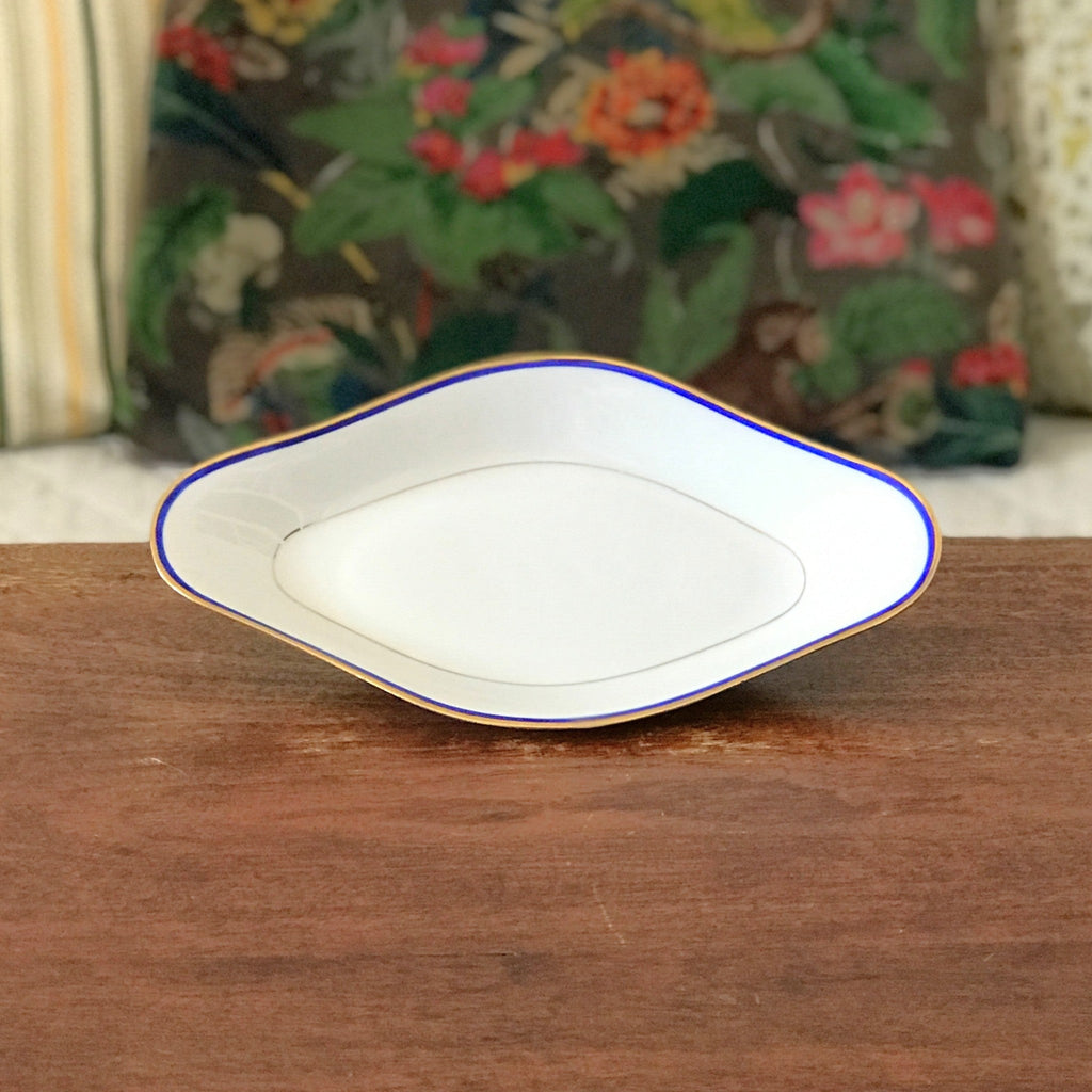 Ravier en porcelaine de Limoges blanche liserés doré et bleu UML France par Hello Broc brocante en ligne
