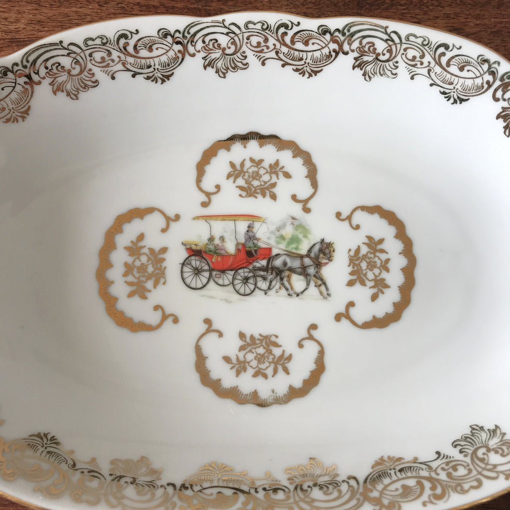 Lot de 2 raviers décor calèche et dorée Véritable porcelaine du Berry par Hello Broc brocante en ligne