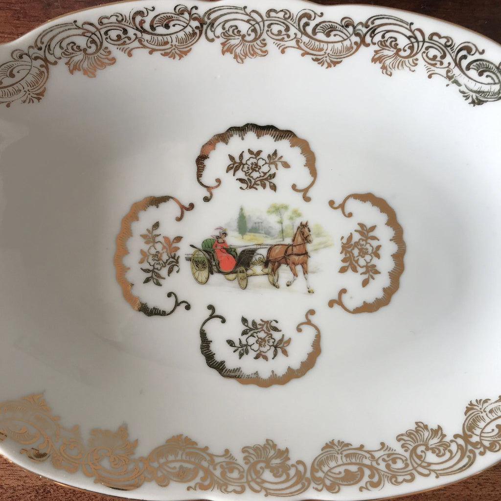 Lot de 2 raviers décor calèche et dorée Véritable porcelaine du Berry par Hello Broc brocante en ligne