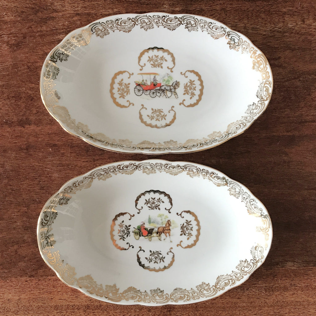 Lot de 2 raviers décor calèche et dorée Véritable porcelaine du Berry par Hello Broc brocante en ligne