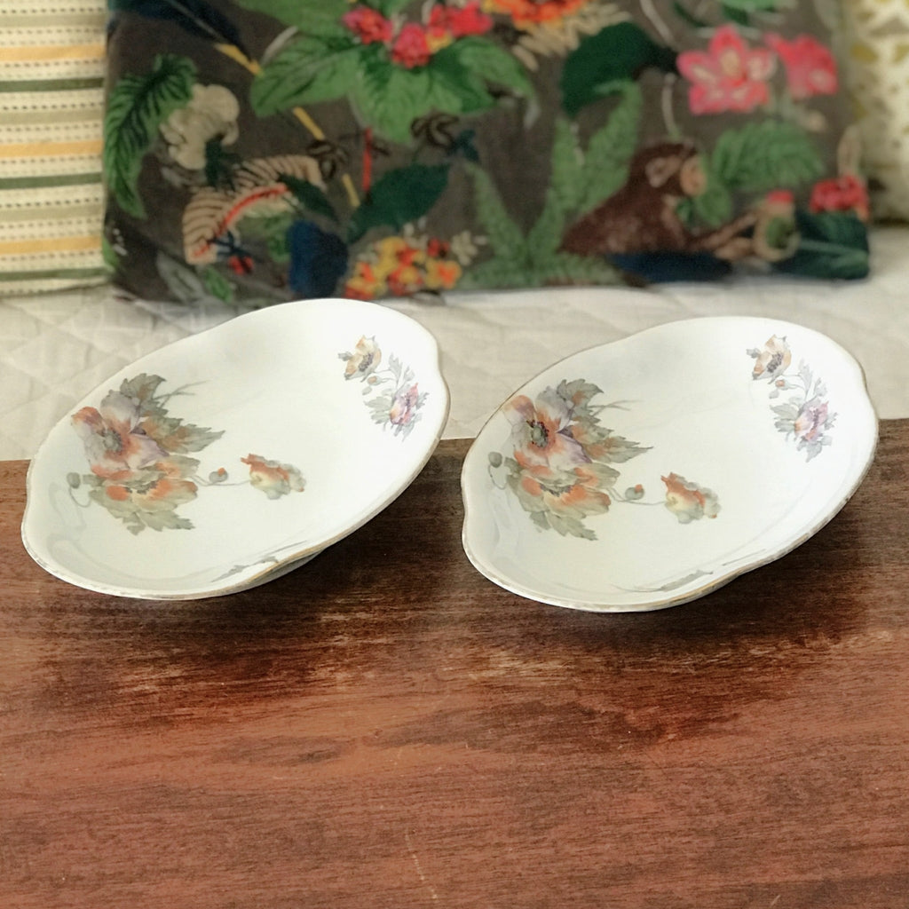 Paire de raviers en porcelaine de Limoges France marque ULIM au décor de pavots par Hello Broc brocante en ligne