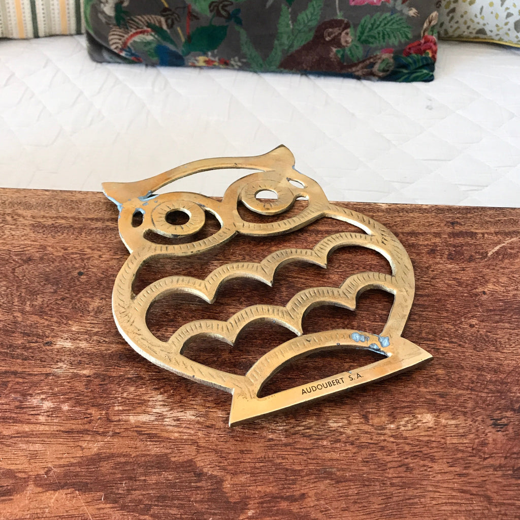 Dessous de plat en forme de hibou ou de chouette en métal doré par Hello Broc brocante en ligne