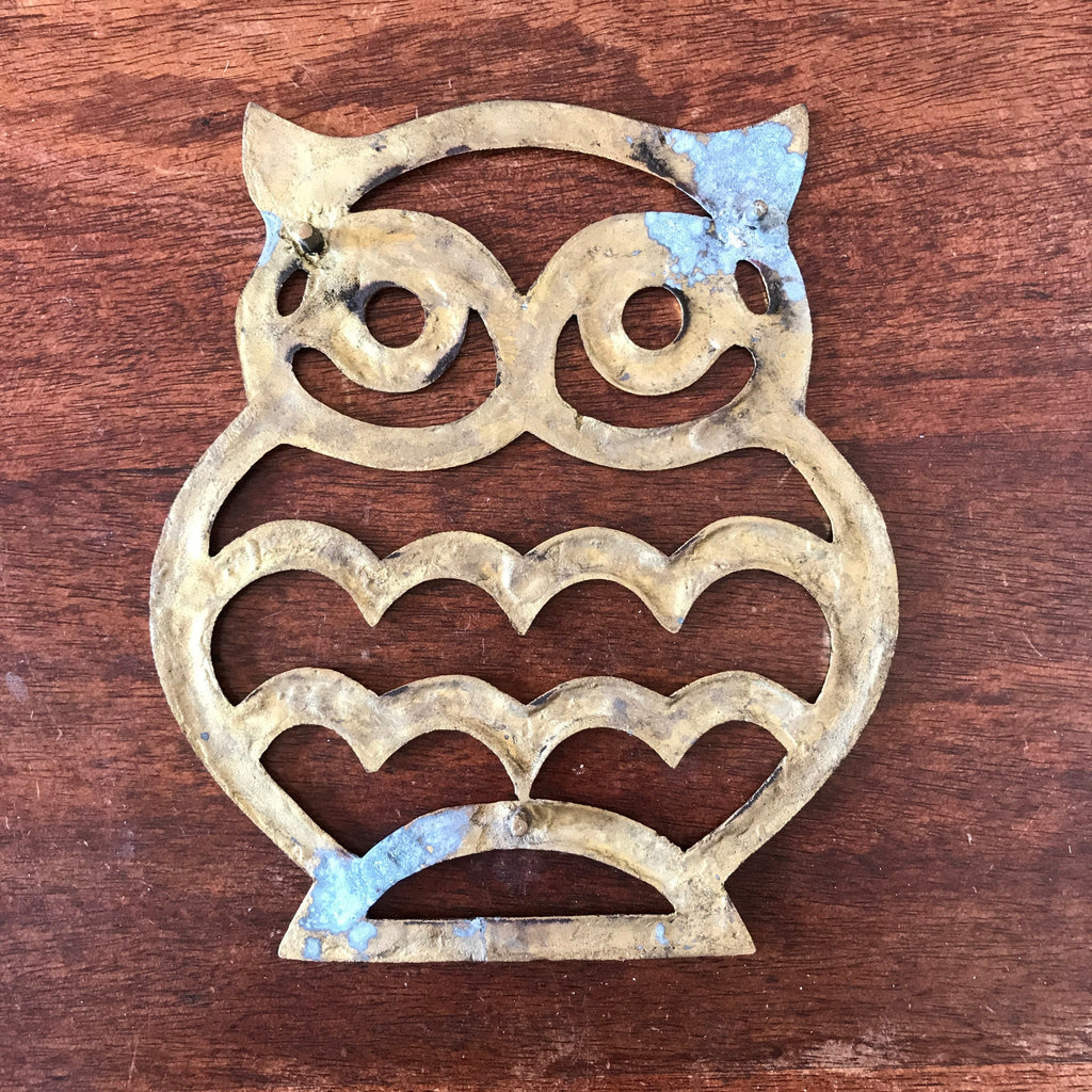 Dessous de plat en forme de hibou ou de chouette en métal doré par Hello Broc brocante en ligne