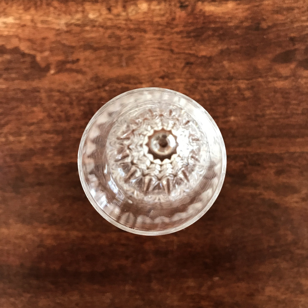 Lot de 6 petits verres à vin cuit sur pied évasés et striés contenance de 8 cl par Hello Broc brocante en ligne