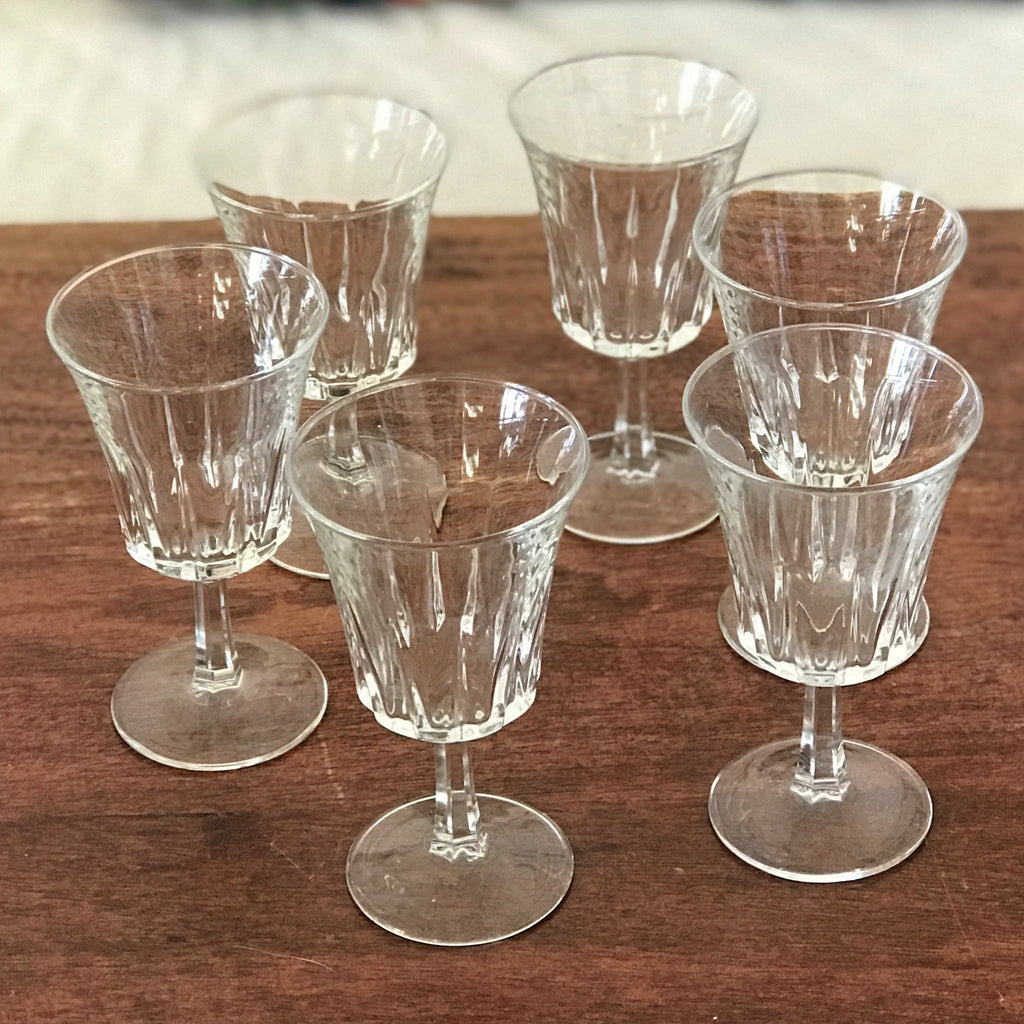 Lot de 6 petits verres à vin cuit sur pied évasés et striés contenance de 8 cl par Hello Broc brocante en ligne