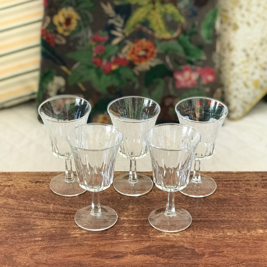 Lot de 5 verres à vin à pied évasés et striés contenance 12,5 cl par Hello Broc brocante en ligne