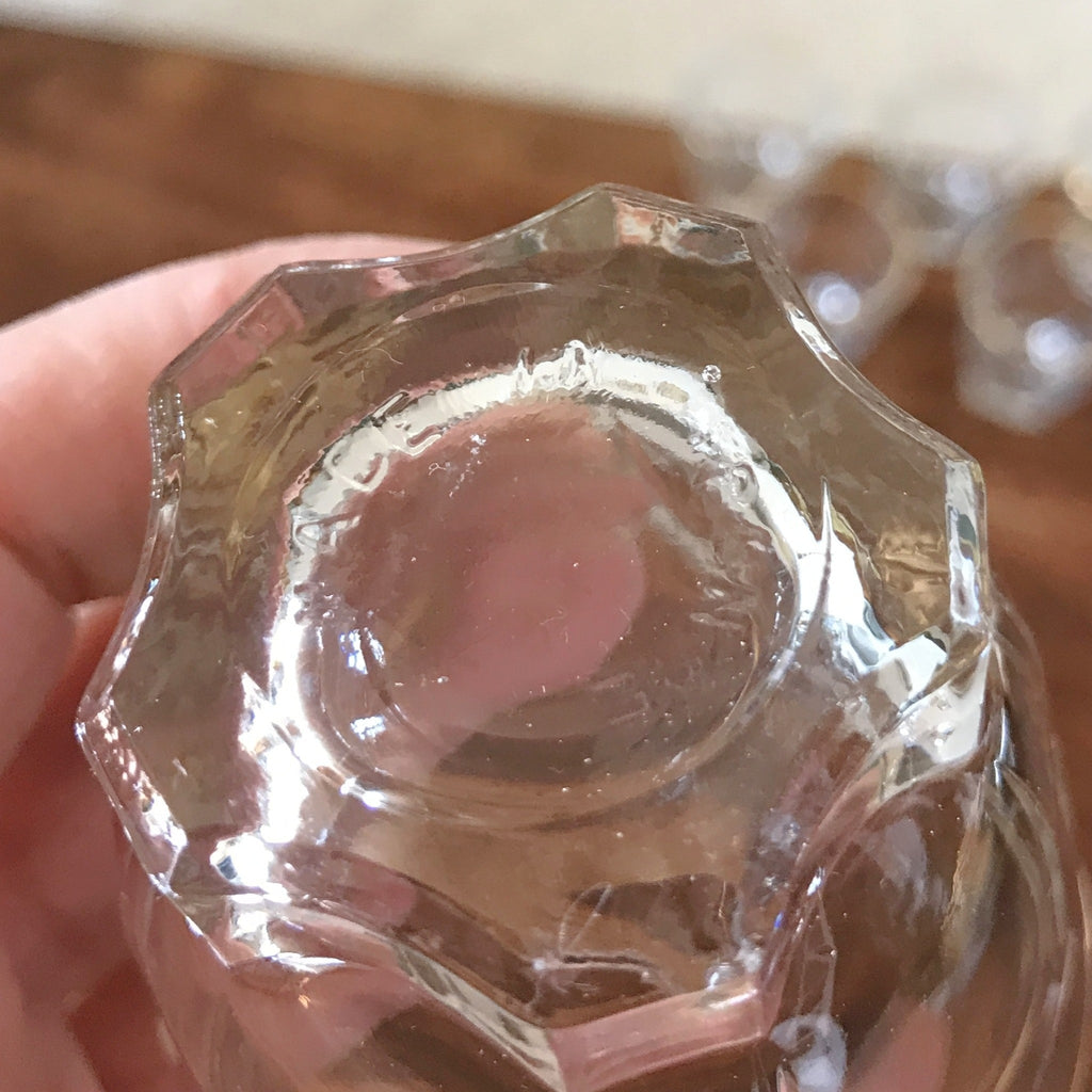 Lot de 6 petits verres à eau vintage liserés doré et paroi facettée par Hello Broc brocante en ligne