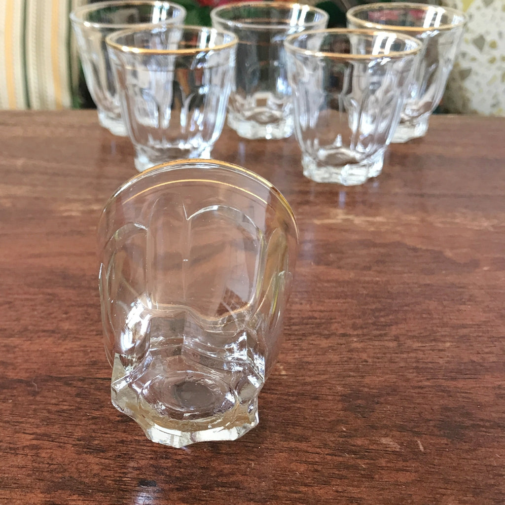Lot de 6 petits verres à eau vintage liserés doré et paroi facettée par Hello Broc brocante en ligne
