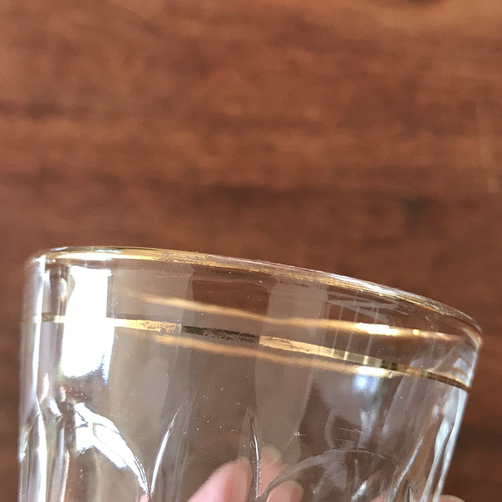 Lot de 6 petits verres à eau vintage liserés doré et paroi facettée par Hello Broc brocante en ligne