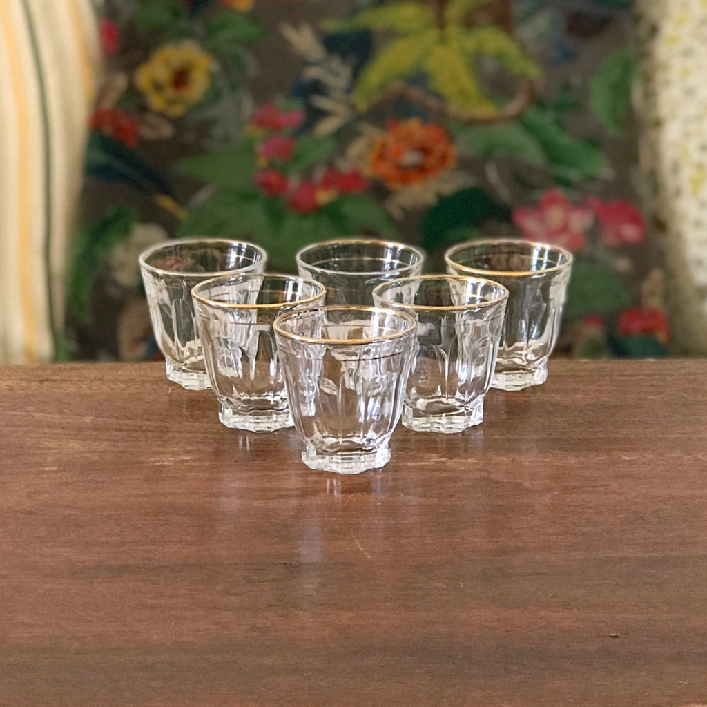 Lot de 6 petits verres à eau vintage liserés doré et paroi facettée par Hello Broc brocante en ligne
