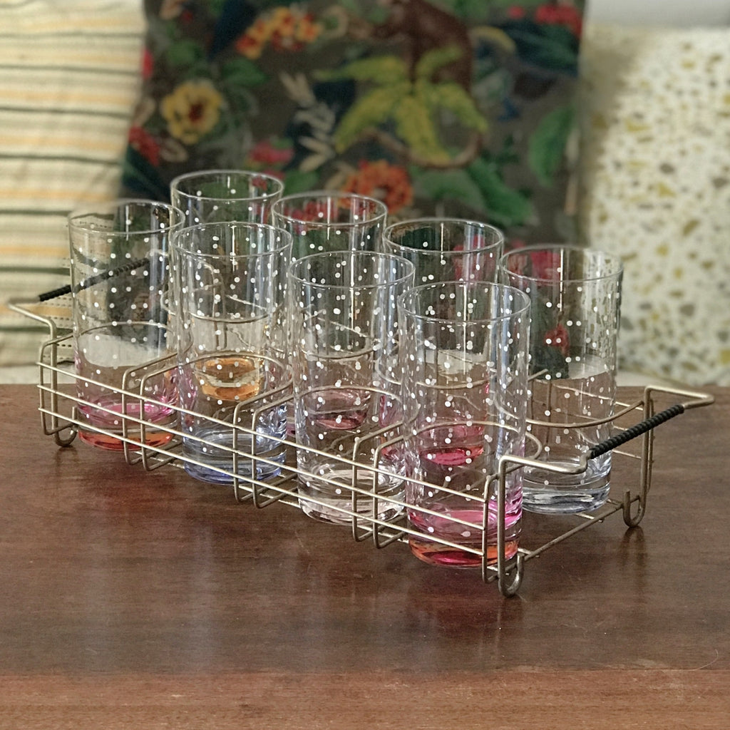 Ensemble vintage de 8 verres hauts à orangeade dans leur porte verres filaire années 50 / 60 par Hello Broc brocante en ligne