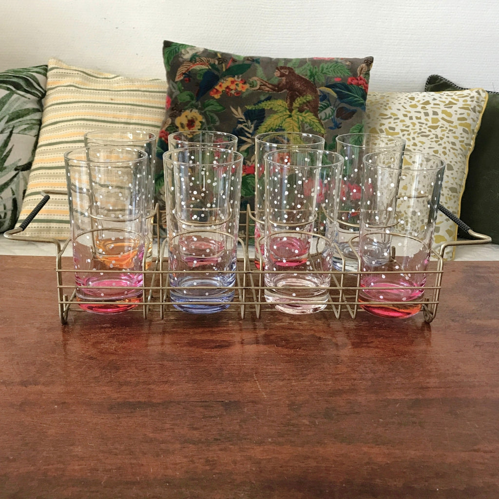 Ensemble vintage de 8 verres hauts à orangeade dans leur porte verres filaire années 50 / 60 par Hello Broc brocante en ligne