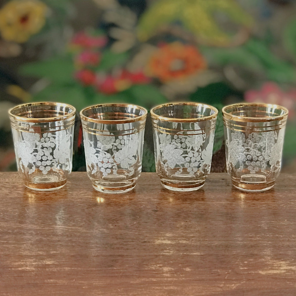 Lot de 4 petits verres à liqueur en verre décor grappes de raisin par Hello Broc brocante en ligne