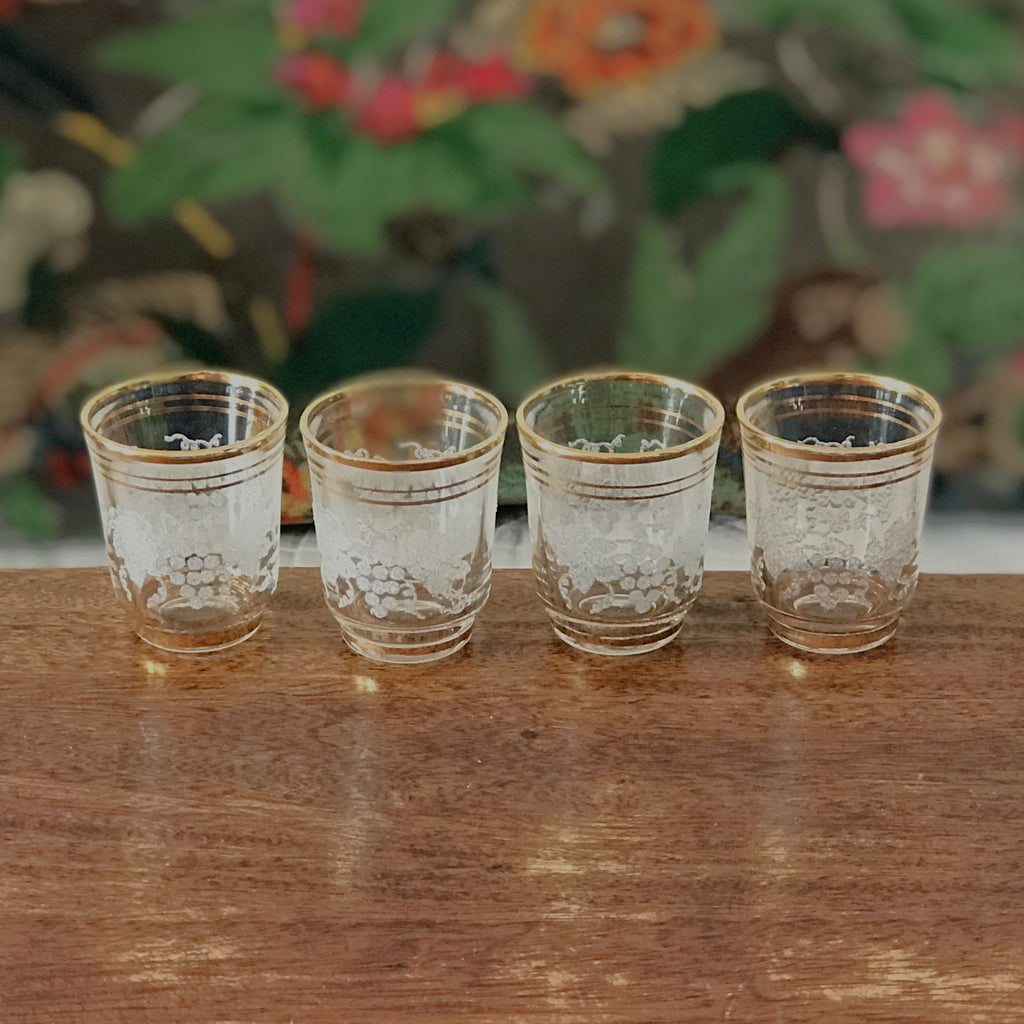 Lot de 4 petits verres à liqueur en verre décor grappes de raisin par Hello Broc brocante en ligne