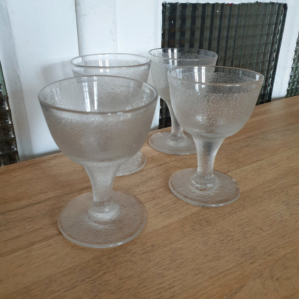 Lot de 4 verres évasés à digestif ou à liqueur sur pied par Hello Broc brocante en ligne